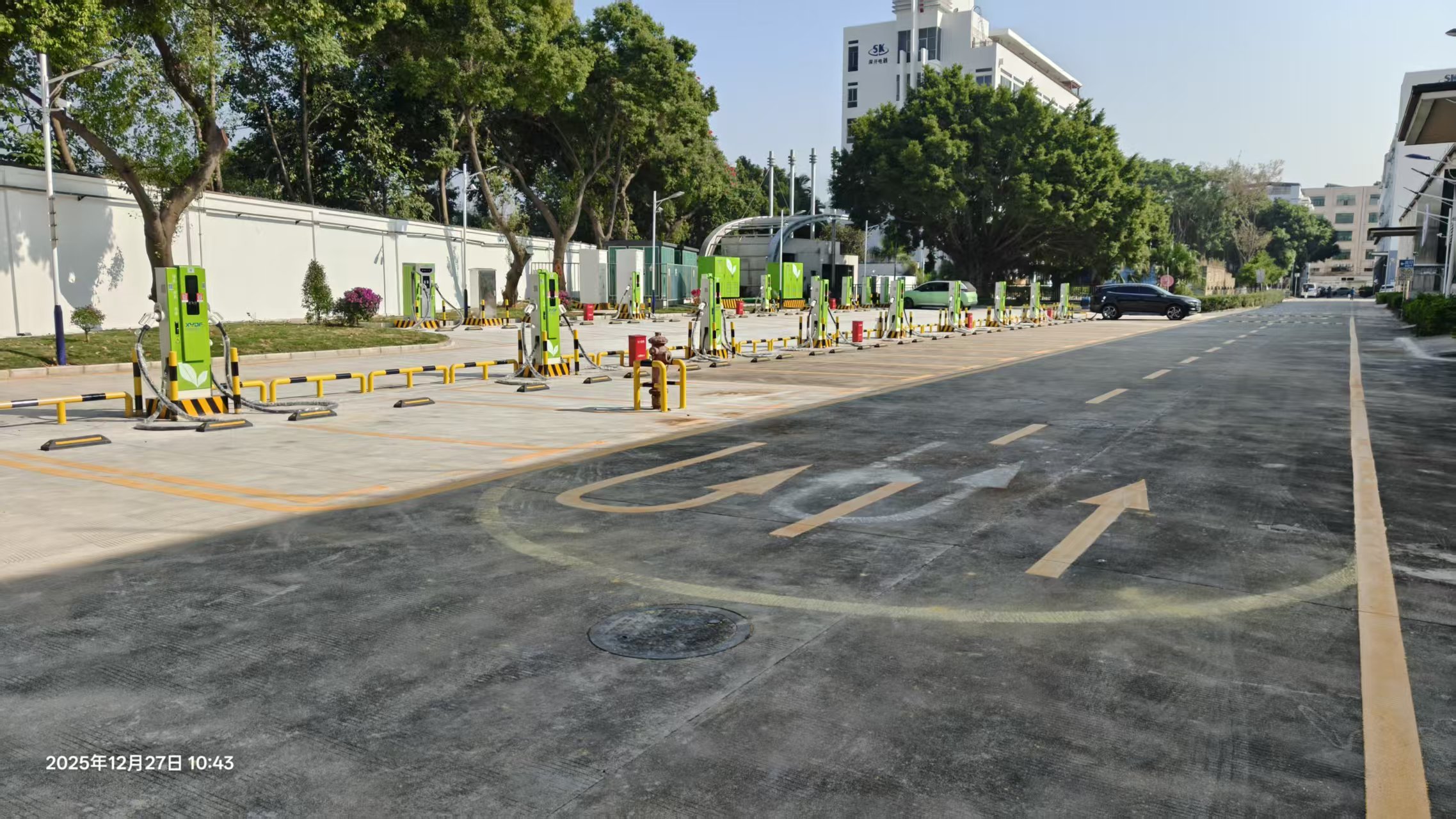 深开工业园区新亚超充站正式开业(图2) 23691768963772_.pic.jpg